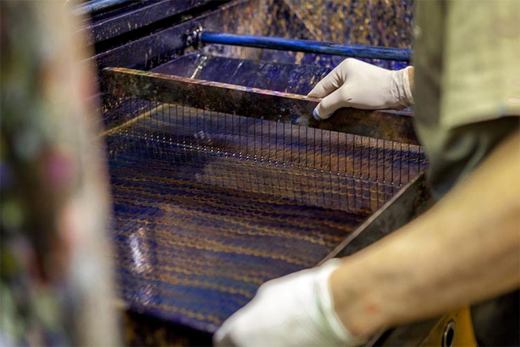 Cuoiofficine Florence Italy – Applying Marble Art To Leather